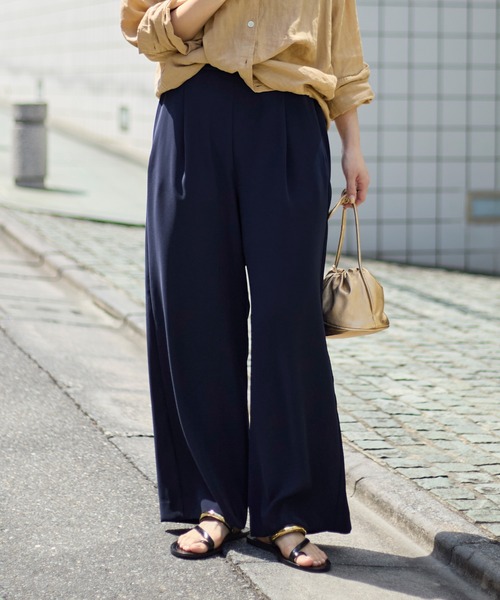 MICA&DEAL(マイカ&ディール)の「シルキーストレートワイドパンツ〈セットアップ対応〉(その他パンツ・レディース・ベージュ/ミント/ネイビー・36)」の3枚目の写真