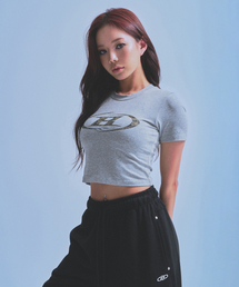 W CAMO B LOGO SEMI CROP T-SHIRTS [MELANGE GREY]