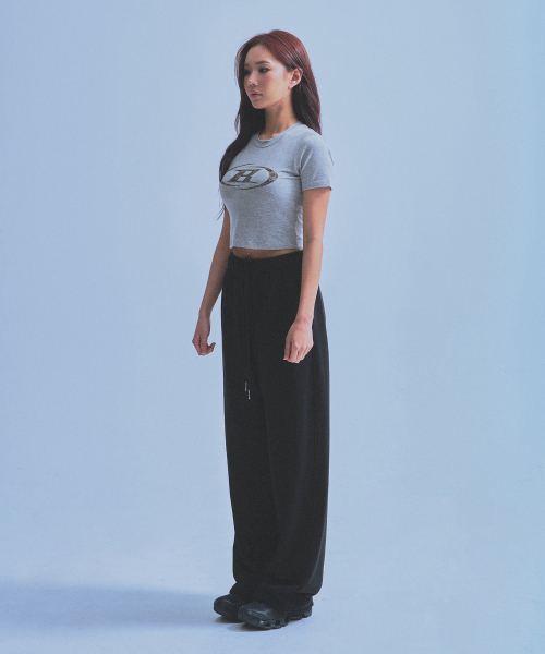 BORN TO WIN（ボーントゥウィン）の「W CAMO B LOGO SEMI CROP T-SHIRTS [MELANGE GREY]（Tシャツ/カットソー・レディース・その他・1/2）」の4枚目の写真