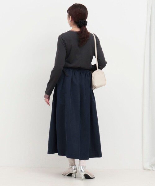 MICO COULIER（ミコクリエ）の「マットタフタスカート（スカート・レディース・ネイビー/オリーブ・36/38）」の6枚目の写真