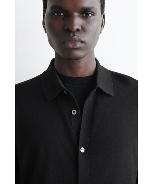 COS(コス)の「メリノウールシャツ(カーディガン/ボレロ・メンズ・ブラック・M/L/XS/S/XL)」の5枚目の写真