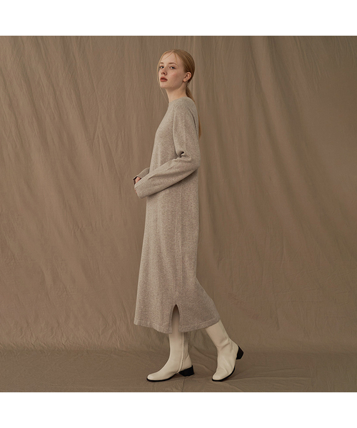 VASCARA(バスカラ)の「Modern Round neck Long Knit One-piece (3colors)(ワンピース・レディース・ブラック/ライトブラウン・FREE)」の2枚目の写真