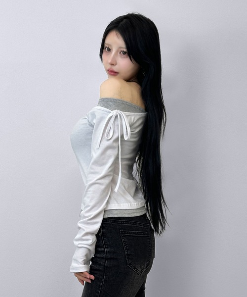 FOLLOWIN(フォロウィン)の「レイヤードショルダーリボントップス(Tシャツ/カットソー・レディース・ブラック/アイボリー/グレー・FREE)」の12枚目の写真