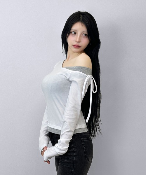 FOLLOWIN(フォロウィン)の「レイヤードショルダーリボントップス(Tシャツ/カットソー・レディース・ブラック/アイボリー/グレー・FREE)」の15枚目の写真