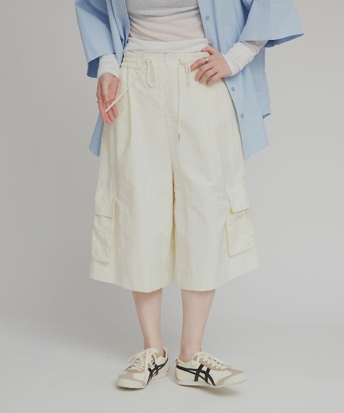 W:Huku(フーク)の「ワッシャー ナイロン カーゴ バミューダ パンツ / Washer Nylon Cargo Bermuda Shorts(その他パンツ・レディース・ブルーグレー/アイボリー/ブラック系その他・FREE)」の3枚目の写真