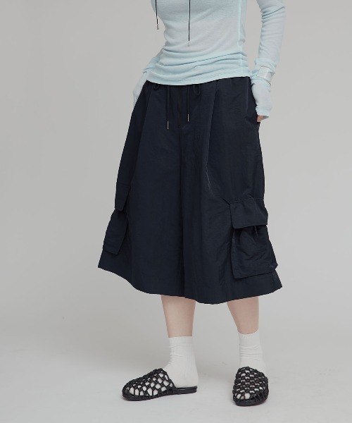 W:Huku(フーク)の「ワッシャー ナイロン カーゴ バミューダ パンツ / Washer Nylon Cargo Bermuda Shorts(その他パンツ・レディース・ブルーグレー/アイボリー/ブラック系その他・FREE)」の4枚目の写真
