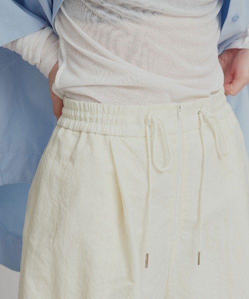 W:Huku(フーク)の「ワッシャー ナイロン カーゴ バミューダ パンツ / Washer Nylon Cargo Bermuda Shorts(その他パンツ・レディース・ブルーグレー/アイボリー/ブラック系その他・FREE)」の16枚目の写真