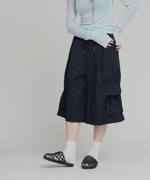W:Huku(フーク)の「ワッシャー ナイロン カーゴ バミューダ パンツ / Washer Nylon Cargo Bermuda Shorts(その他パンツ・レディース・ブルーグレー/アイボリー/ブラック系その他・FREE)」の19枚目の写真