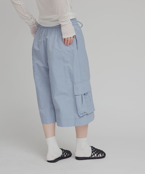 W:Huku(フーク)の「ワッシャー ナイロン カーゴ バミューダ パンツ / Washer Nylon Cargo Bermuda Shorts(その他パンツ・レディース・ブルーグレー/アイボリー/ブラック系その他・FREE)」の20枚目の写真