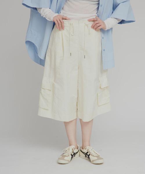 W:Huku(フーク)の「ワッシャー ナイロン カーゴ バミューダ パンツ / Washer Nylon Cargo Bermuda Shorts(その他パンツ・レディース・ブルーグレー/アイボリー/ブラック系その他・FREE)」の21枚目の写真