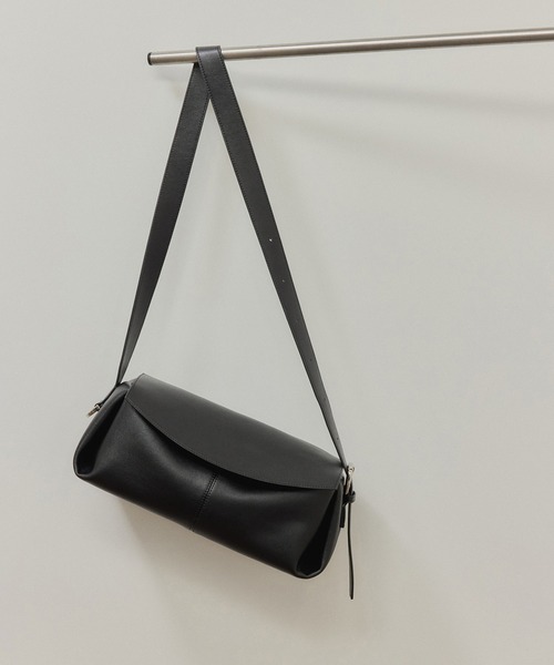 ADAM ET ROPE'（アダムエロペ）の「【サステナブル】フラップショルダーバッグ（ショルダーバッグ・レディース・ブラック/ブラウン・FREE）」の5枚目の写真