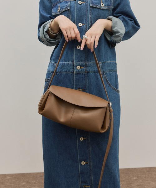 ADAM ET ROPE'（アダムエロペ）の「【サステナブル】フラップショルダーバッグ（ショルダーバッグ・レディース・ブラック/ブラウン・FREE）」の10枚目の写真