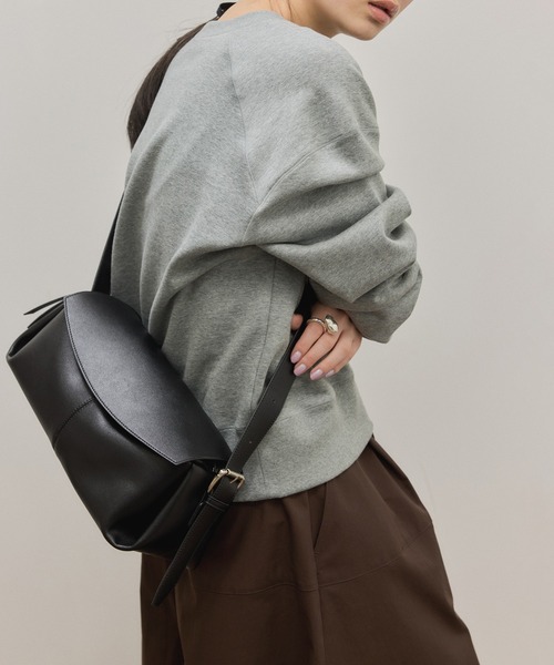 ADAM ET ROPE'（アダムエロペ）の「【サステナブル】フラップショルダーバッグ（ショルダーバッグ・レディース・ブラック/ブラウン・FREE）」の11枚目の写真