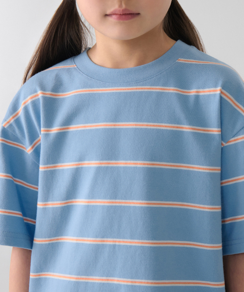 MUSINSA STANDARD KIDS（ムシンサスタンダードキッズ）の「マルチストライプクルーネックTシャツ2 [スカイブルー]（Tシャツ/カットソー・レディース・その他・100/110/120/130/140/150/160）」の4枚目の写真