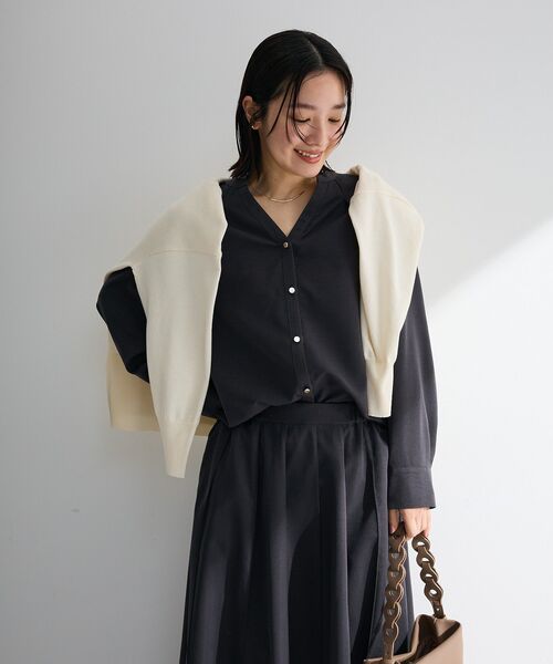 Green Parks(グリーンパークス)の「SET2点スキッパーブラウス+プリーツスカート(ワンピース・レディース・ベージュ/ホワイト系その他2/チャコールグレー・FREE)」の16枚目の写真