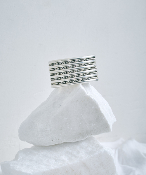 CALMER（カルメール）の「【HARPO / ハルポ】 BRACELET CUFF TWIST / バングル（ブレスレット・レディース・シルバー・FREE）」の2枚目の写真