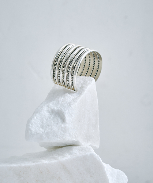 CALMER（カルメール）の「【HARPO / ハルポ】 BRACELET CUFF TWIST / バングル（ブレスレット・レディース・シルバー・FREE）」の3枚目の写真