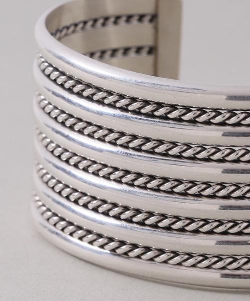 CALMER（カルメール）の「【HARPO / ハルポ】 BRACELET CUFF TWIST / バングル（ブレスレット・レディース・シルバー・FREE）」の6枚目の写真