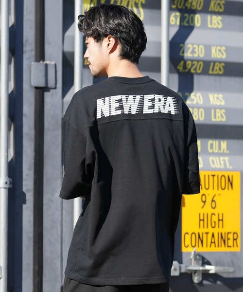 NEW ERA（ニューエラ）の「NEW ERA/ニューエラ 半袖 Tシャツ オーバーサイズド パフォーマンス ドロップショルダー パフォーマンスアパレル 吸汗速乾（Tシャツ/カットソー・メンズ・ホワイト/ブラック・L/XXL/M/XL）」の2枚目の写真
