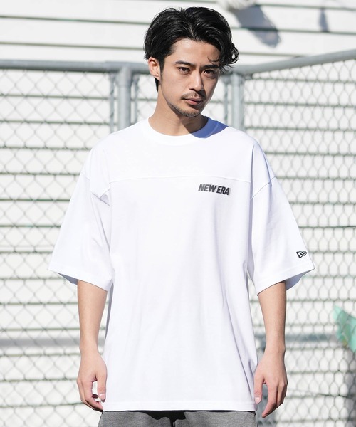 NEW ERA（ニューエラ）の「NEW ERA/ニューエラ 半袖 Tシャツ オーバーサイズド パフォーマンス ドロップショルダー パフォーマンスアパレル 吸汗速乾（Tシャツ/カットソー・メンズ・ホワイト/ブラック・L/XXL/M/XL）」の3枚目の写真