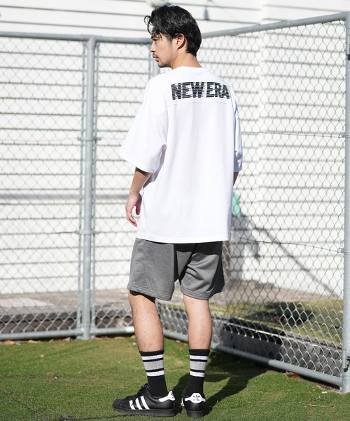 NEW ERA（ニューエラ）の「NEW ERA/ニューエラ 半袖 Tシャツ オーバーサイズド パフォーマンス ドロップショルダー パフォーマンスアパレル 吸汗速乾（Tシャツ/カットソー・メンズ・ホワイト/ブラック・L/XXL/M/XL）」の7枚目の写真