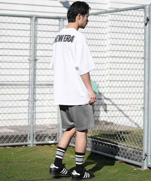 NEW ERA（ニューエラ）の「NEW ERA/ニューエラ 半袖 Tシャツ オーバーサイズド パフォーマンス ドロップショルダー パフォーマンスアパレル 吸汗速乾（Tシャツ/カットソー・メンズ・ホワイト/ブラック・L/XXL/M/XL）」の8枚目の写真