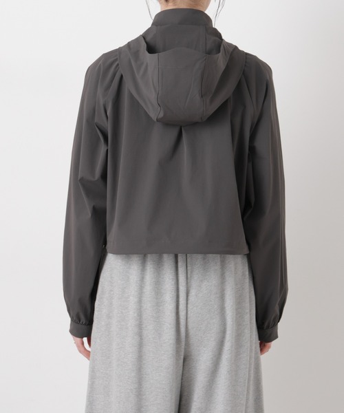 NEW BALANCE(ニューバランス)の「New balance/NB Greyクロップドジャケット(ナイロンジャケット・レディース・グレー/ブラック・M)」の15枚目の写真