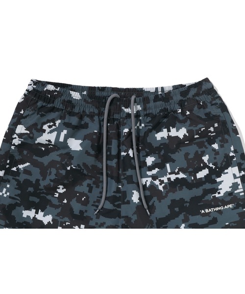 A BATHING APE(アベイシングエイプ)の「MULTI PIXEL CAMO RELAXED FIT BEACH SHORTS(その他パンツ・メンズ・ブラック/グリーン・X-LARGE/XX-LARGE/SMALL/MEDIUM/LARGE)」の9枚目の写真