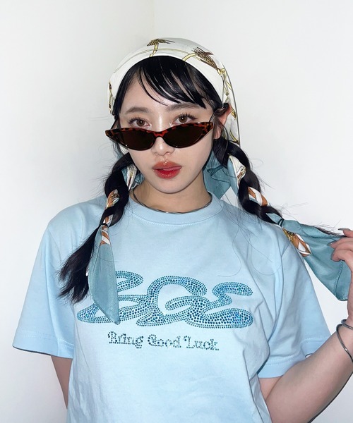BGL（ビージーエル）の「RHINESTONE LOGO TEE / ラインストーン / ロゴ / キラキラ 半袖Tシャツ（Tシャツ/カットソー・レディース・ブラック/ライトブルー/ホワイト/ライトイエロー・S/M/L）」の3枚目の写真