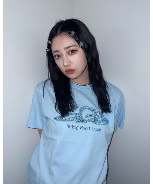 BGL（ビージーエル）の「RHINESTONE LOGO TEE / ラインストーン / ロゴ / キラキラ 半袖Tシャツ（Tシャツ/カットソー・レディース・ブラック/ライトブルー/ホワイト/ライトイエロー・S/M/L）」の9枚目の写真