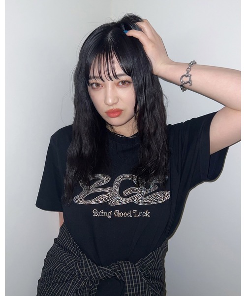 BGL（ビージーエル）の「RHINESTONE LOGO TEE / ラインストーン / ロゴ / キラキラ 半袖Tシャツ（Tシャツ/カットソー・レディース・ブラック/ライトブルー/ホワイト/ライトイエロー・S/M/L）」の5枚目の写真