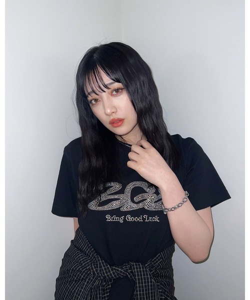BGL（ビージーエル）の「RHINESTONE LOGO TEE / ラインストーン / ロゴ / キラキラ 半袖Tシャツ（Tシャツ/カットソー・レディース・ブラック/ライトブルー/ホワイト/ライトイエロー・S/M/L）」の6枚目の写真