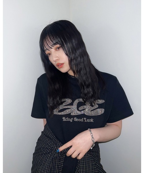 BGL（ビージーエル）の「RHINESTONE LOGO TEE / ラインストーン / ロゴ / キラキラ 半袖Tシャツ（Tシャツ/カットソー・レディース・ブラック/ライトブルー/ホワイト/ライトイエロー・S/M/L）」の7枚目の写真