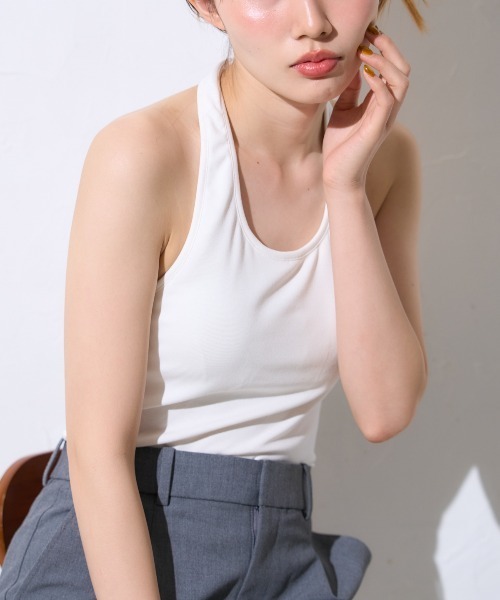 TRIANGLE PALETTE(トライアングルパレット)の「カップ付きオープンバックホルタータンク /接触冷感・吸水速乾(タンクトップ・レディース・ブラック/ホワイト/グレー・FREE)」の12枚目の写真