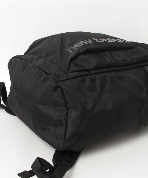 NEW BALANCE(ニューバランス)の「トップローディングバックパック30L(バックパック/リュック・メンズ・ブラック・ONE SIZE)」の4枚目の写真