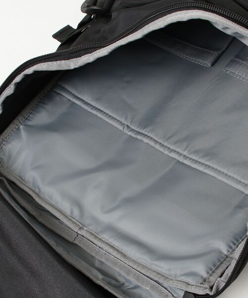 NEW BALANCE(ニューバランス)の「トップローディングバックパック30L(バックパック/リュック・メンズ・ブラック・ONE SIZE)」の3枚目の写真