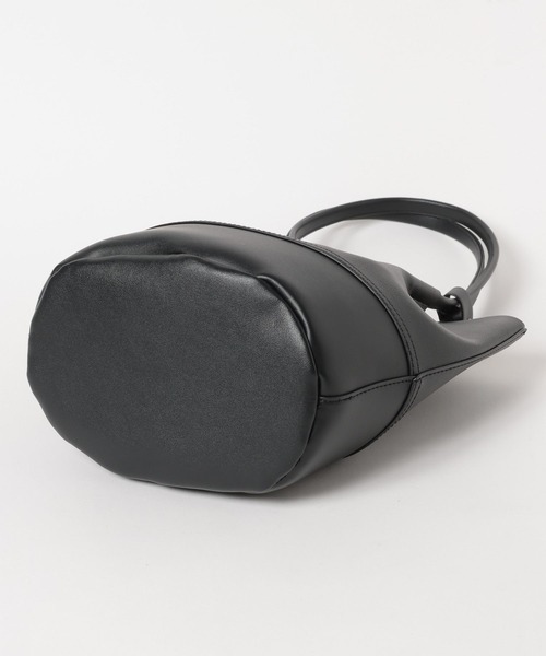 mysty woman（ミスティウーマン）の「ミニマルバケットBAG 681251（トートバッグ・レディース・ブラック/グレイッシュベージュ・FREE）」の11枚目の写真