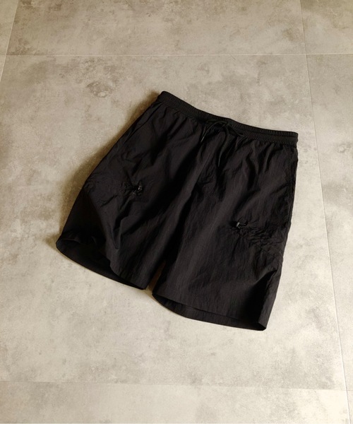 MMMM(エムエムエムエム)の「MMMM/ ナイロンワッシャーシャーリングショートパンツ(その他パンツ・メンズ・ブラック/グレー・MEDIUM/LARGE)」の5枚目の写真