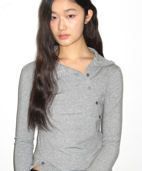 PLACE STUDIO(プレイススタジオ)の「ダブルボタンインシジョンベーシックハイネックデイリースリムフィットロングスリーブTシャツ _ 3COLOR(Tシャツ/カットソー・レディース・グレー/ブルー/ブラック・FREE)」の7枚目の写真