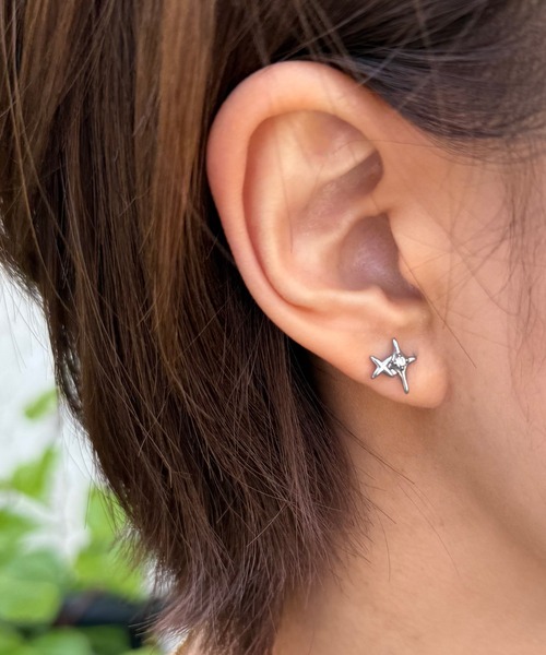Peony(ピオニー)の「【Peony/ピオニー】ダブルモチーフ ダイヤピアス【アレルギー対応】(ピアス(両耳用)・レディース・シルバー/ゴールド・FREE)」の3枚目の写真