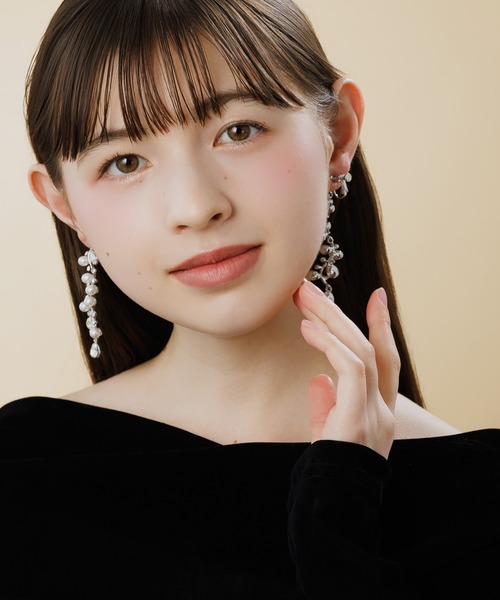 LA MUe(ラミュー)の「【LA MUE】パール×ビジュー ウェーブライン イヤリング(イヤリング・レディース・シルバー/ゴールド・FREE)」の3枚目の写真