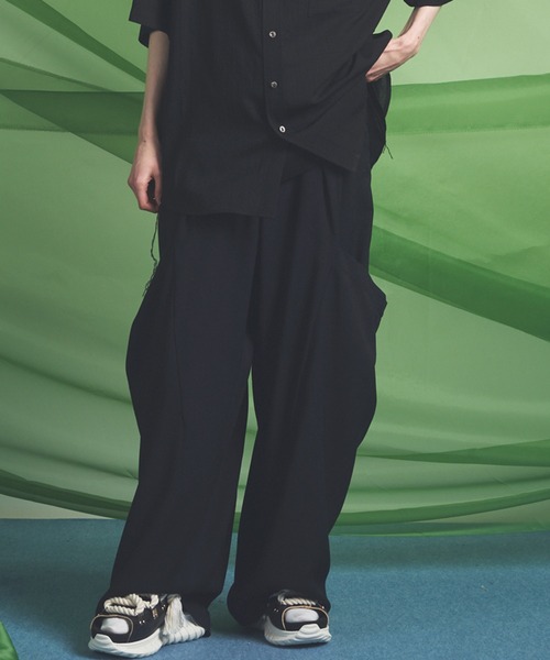 MAISON SPECIAL(メゾンスペシャル)の「《UNISEX》Linen Mix Slab Side Big Pocket Prime-Wide Pants/リネンミックススラブサイドビックポケットプライムワイドパンツ【MAISON SPECIAL/メゾンスペシャル】■セットアップ対応■(その他パンツ・メンズ・チャコールグレー/グレイッシュベージュ/ブラック・2/1/0)」の2枚目の写真