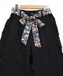 iS ScoLar（イズスカラー）の「562212：アジサイ柄リボンベルト付き蝶レースパンツ（チノパンツ）」