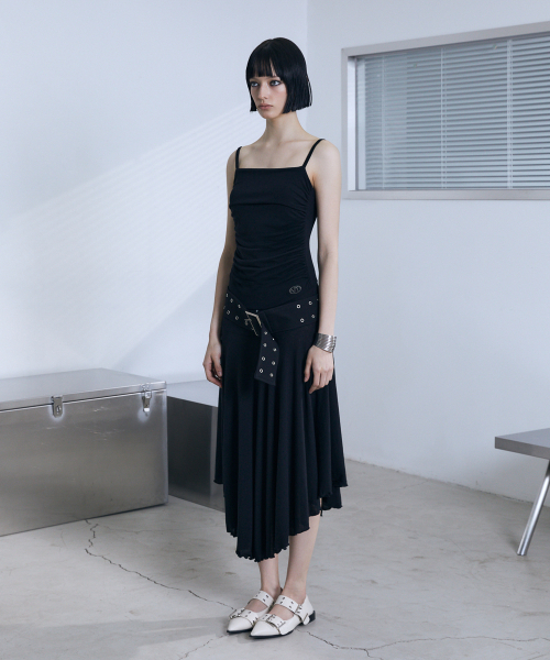 VOONT(ブント)の「Slim Fit Sleeveless Midi Dress (BLACK)(ワンピース・レディース・ブラック・OS)」の14枚目の写真