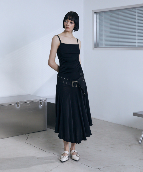 VOONT(ブント)の「Slim Fit Sleeveless Midi Dress (BLACK)(ワンピース・レディース・ブラック・OS)」の7枚目の写真