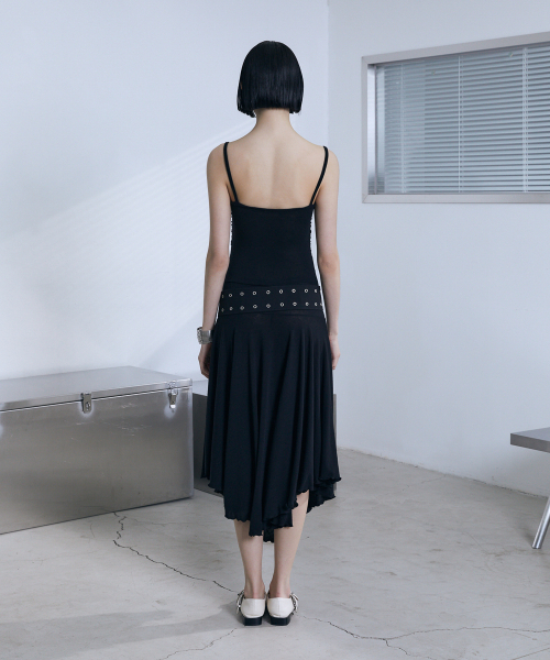 VOONT(ブント)の「Slim Fit Sleeveless Midi Dress (BLACK)(ワンピース・レディース・ブラック・OS)」の9枚目の写真