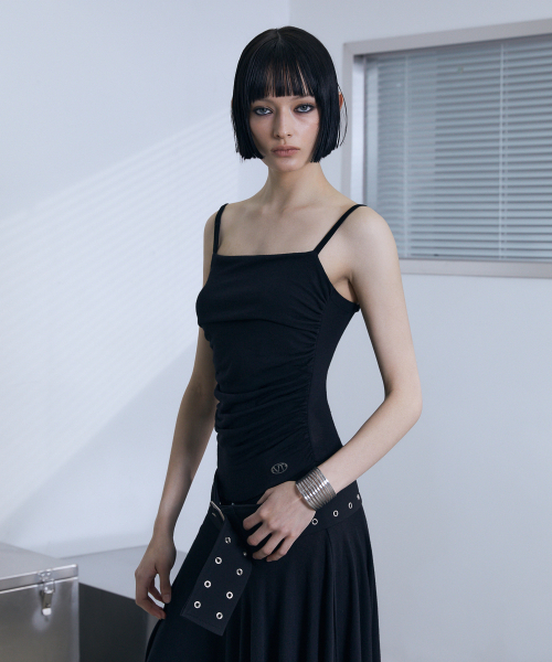 VOONT(ブント)の「Slim Fit Sleeveless Midi Dress (BLACK)(ワンピース・レディース・ブラック・OS)」の4枚目の写真