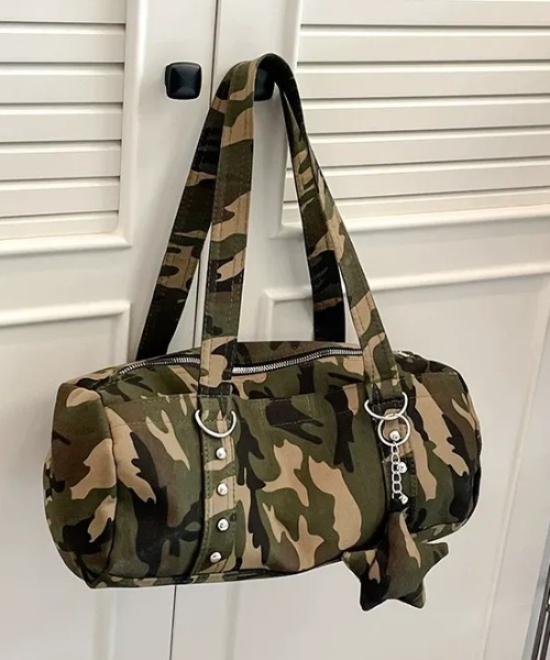 SHEPP(シープ)の「Y2K風スターチャーム付 ドラムミニボストンバッグ(バックパック/リュック・レディース・グリーン/グレー・F)」の9枚目の写真