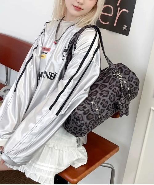 SHEPP(シープ)の「Y2K風スターチャーム付 ドラムミニボストンバッグ(バックパック/リュック・レディース・グリーン/グレー・F)」の6枚目の写真