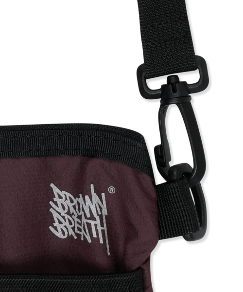 BROWNBREATH(ブラウンブレス)の「TAG SACOSHE BAG - BURGANDY(メッセンジャーバッグ・レディース・その他・ONE)」の4枚目の写真